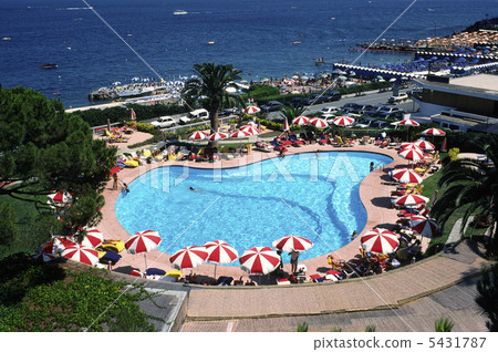 Resor hotel pool 5431787