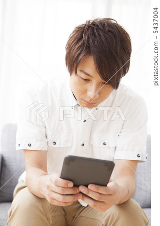 Men who read e-books Men who read e-books 5437004