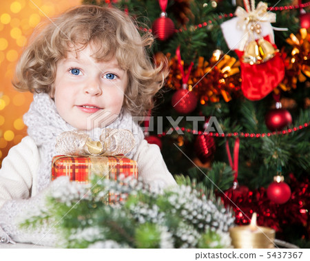 Happy child holding gift Happy child holding gift 5437367