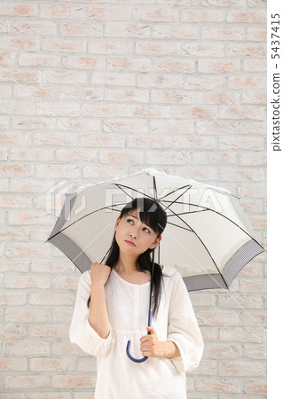 街頭女人（傘） 5437415