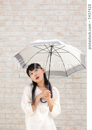 婦女在街角 5437428