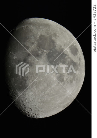 First quarter moon taken with a 20 cm reflecting telescope (2012/8/27) 5438722