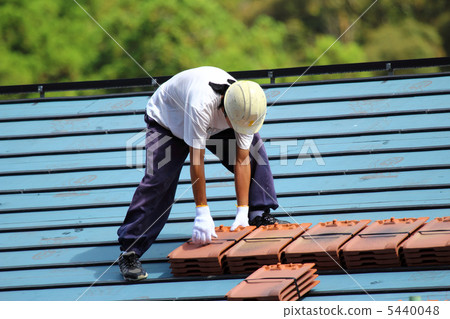 Roof construction 5440048