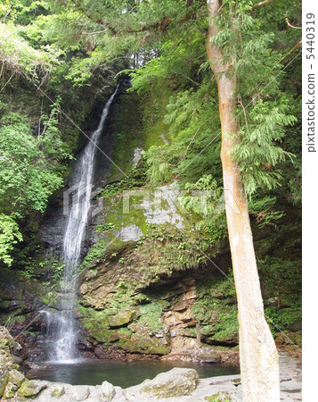 Biwa waterfall 5440319