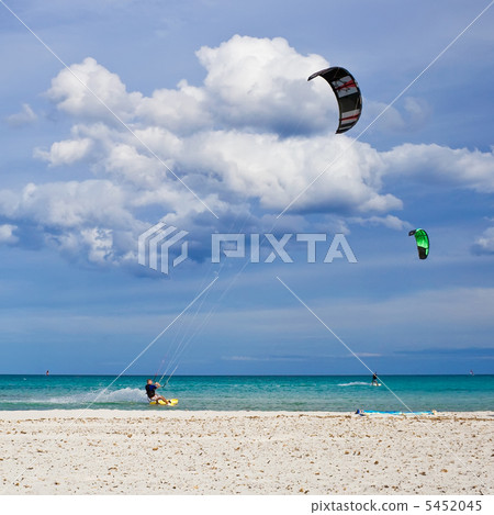 Kitesurfers 5452045