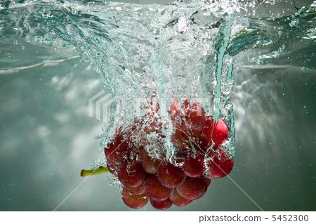 Grape diving 5452300