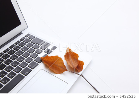 Personal computer and autumn image 5452525