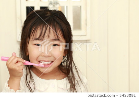 孩子刷牙 孩子刷牙 5453091