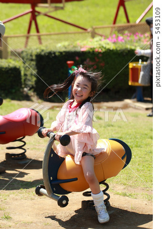 孩子們玩玩具 5453109