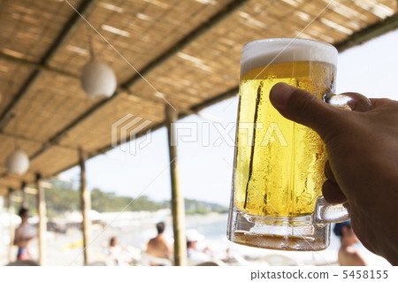 生啤酒在海上的房子裡喝 5458155