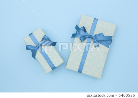 Blue gift box 5460586