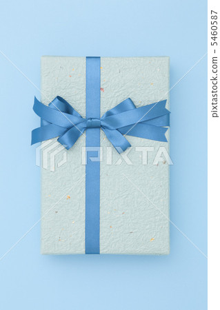 Blue gift box 5460587