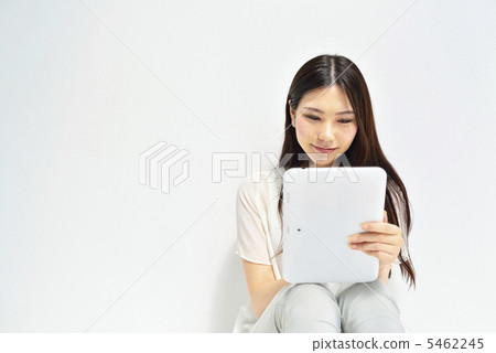 操作片劑的一個少婦 操作片劑的一個少婦 5462245