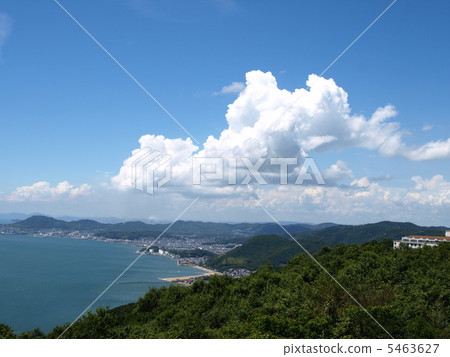 The prince has a mountain view 5463627