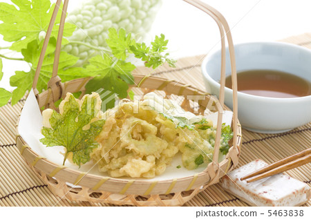 天婦羅在白色goya 5463838