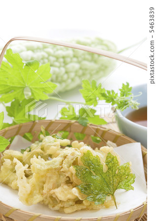 天婦羅在白色goya 5463839