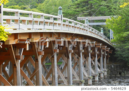 在神社的Ujibashi橋 5464629