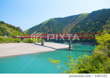 四萬十川和紅色鐵路橋 5465161
