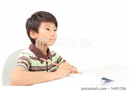Boy studying 5465786