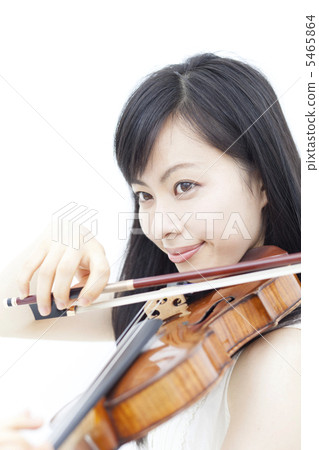 A woman playing a violin 5465864