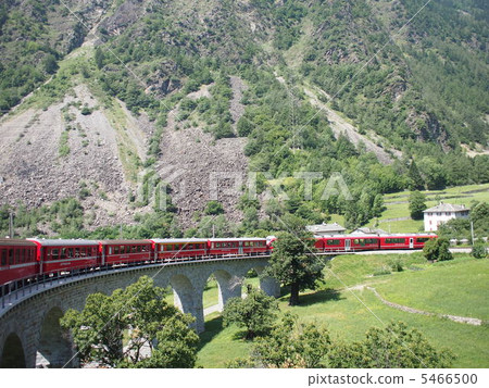 Bernina limited express loop bridge 5466500