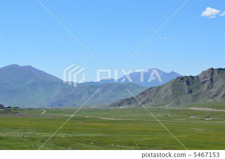 A car window of the Tian Shan Mountain Range Namda Railway in Xinjiang Uygur Autonomous Region 5467153