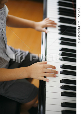孩子們的手彈鋼琴 5468122
