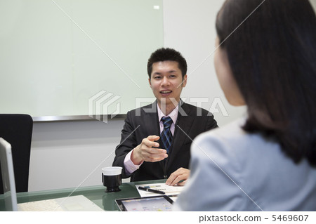 與微笑談話的商人 與微笑談話的商人 5469607