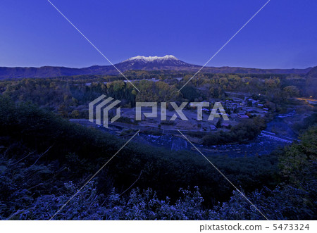 Mt. Ontakesama at dawn Mt. Ontakesama at dawn 5473324