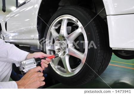 Tire exchange 5473941