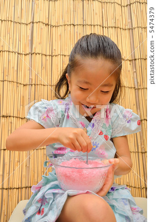 Girl who eats shaved ice (Yoshino) 5474379