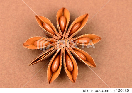 Star anise 5480080