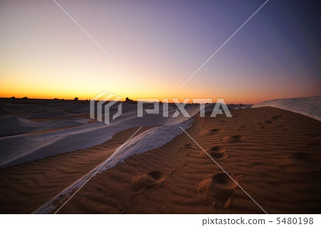 White desert Egypt 5480198