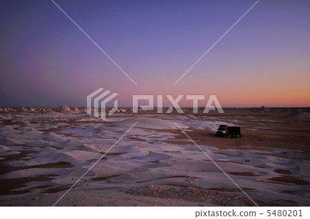 White desert Egypt 5480201