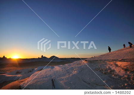 White desert Egypt 5480202