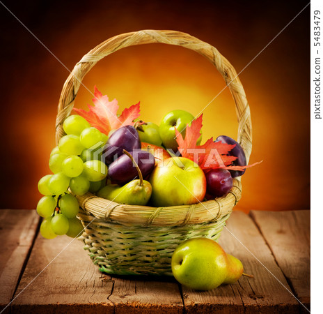 Organic ripe fruits 5483479