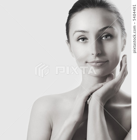 Beautiful Woman Portrait black&white 5484491