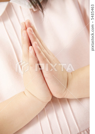 Child's hand 5485463