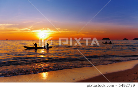 Seascape with kayakers at sunset Seascape with kayakers at sunset 5492759