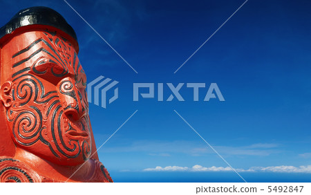 Traditional maori wooden sculpture 5492847