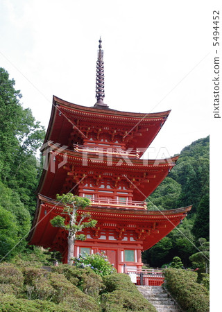 夏日國家Chukokuji三塔的Mimasaka 夏日國家Chukokuji三塔的Mimasaka 5494452