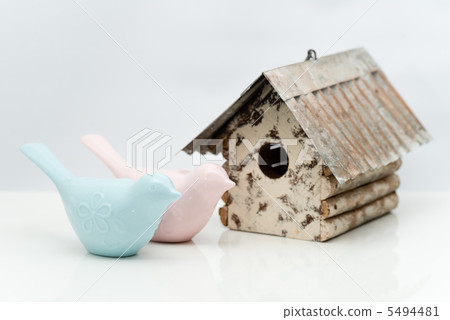 陶鳥和舊蜂巢盒 5494481