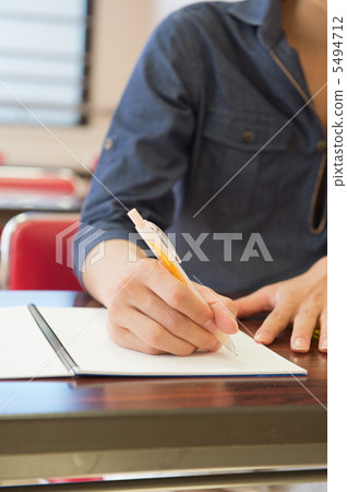 大學生手頭上課 5494712