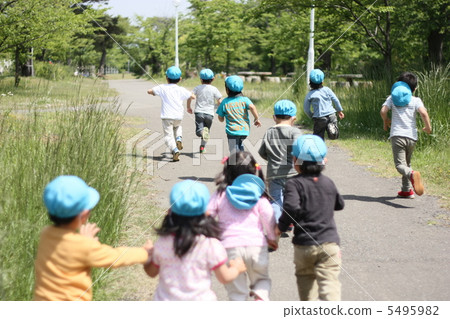 奔跑的孩子 奔跑的孩子 5495982