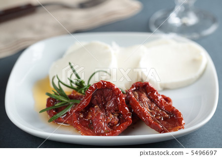 Sun-dried tomatoes and mozzarella 5496697