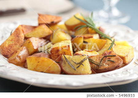 Roasted potato Roasted potato 5496933