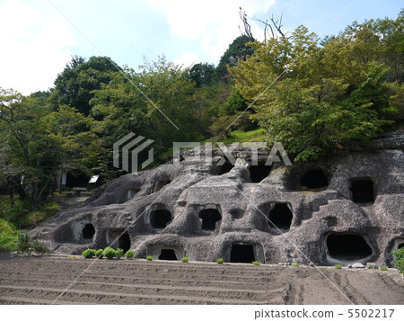 Nagaoka Hundred Holes Kofun 5502217