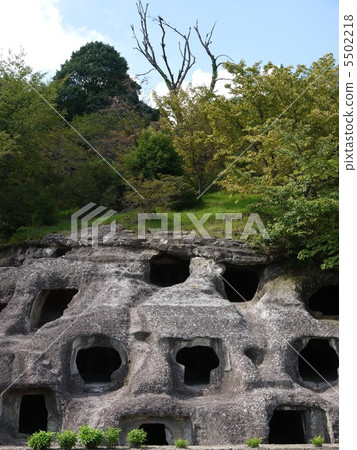 Nagaoka百孔Kofun 5502218