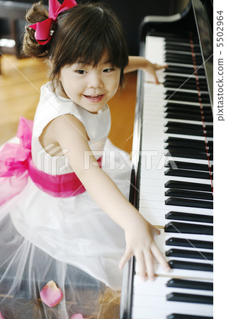 彈鋼琴的女孩 5502964