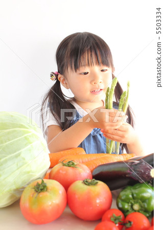 Vegetables and girls 5503334